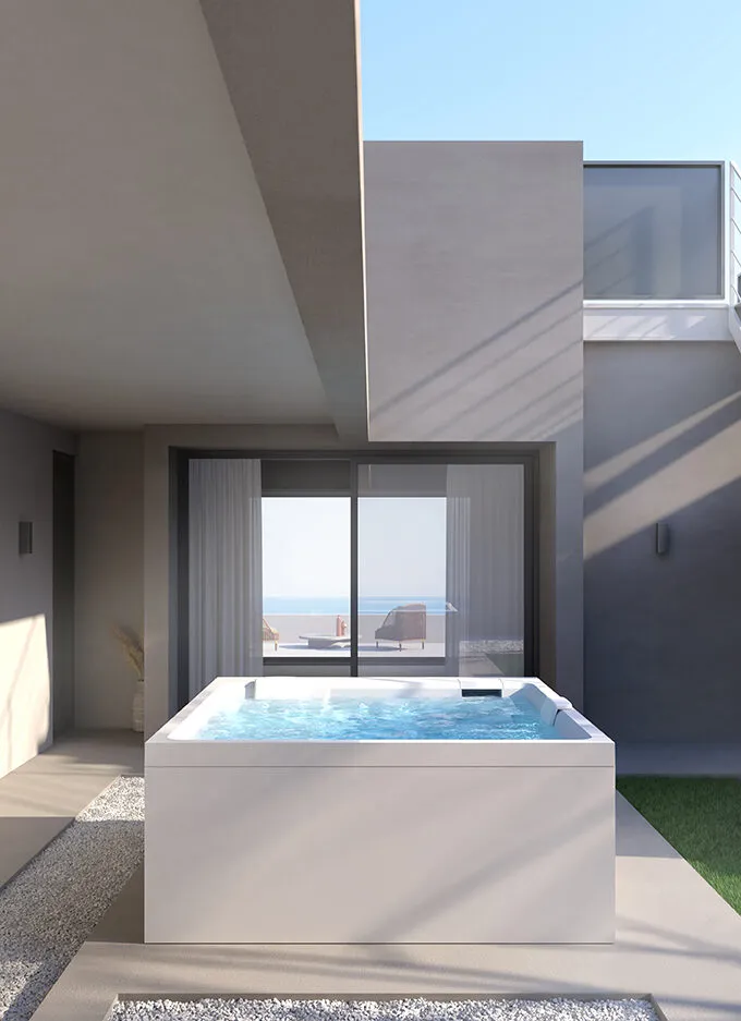 Minipiscina Realxdesign Collezione Stage posizionata all’esterno con vista mare.