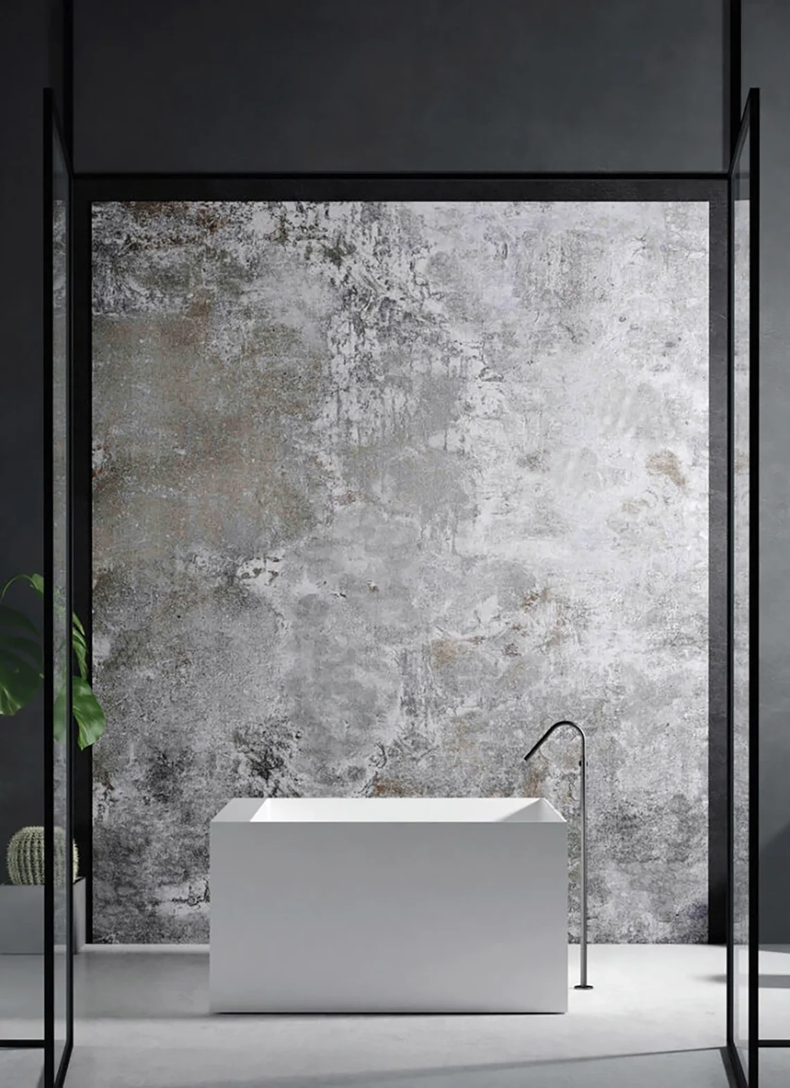 Vasca da bagno rettangolare bianca in stile minimal, con parete effetto cemento e rubinetto nero a piantana