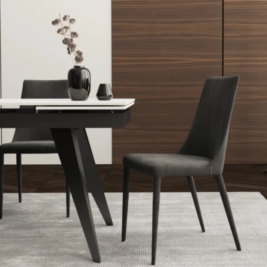 Sedia moderna con schienale alto – stile contemporaneo per la zona giorno.