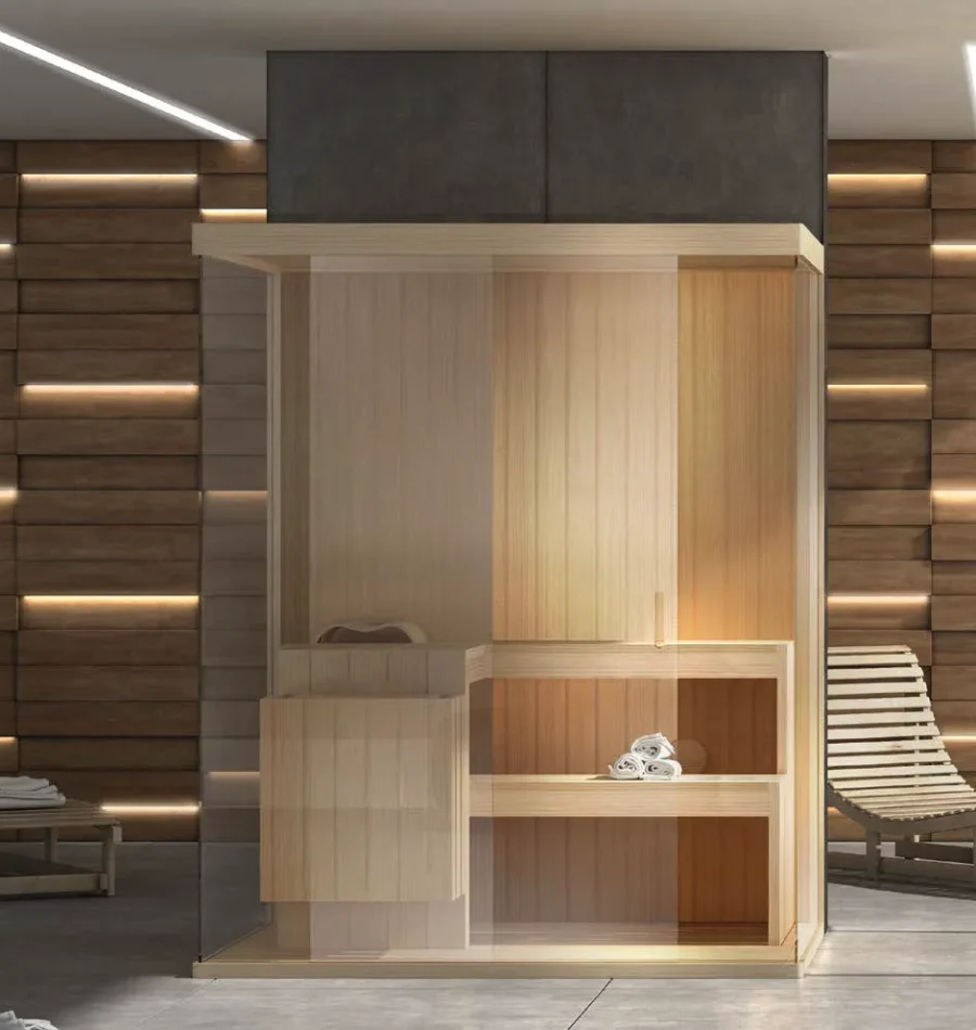 Sauna compatta in legno chiaro con porta in vetro trasparente e interni minimalisti visibili dall’esterno.